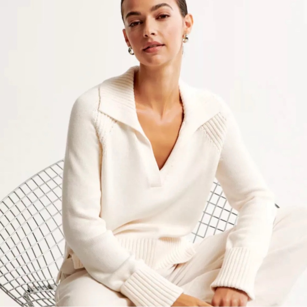 Abercrombie & Fitch Cream Notch Neck Sweater